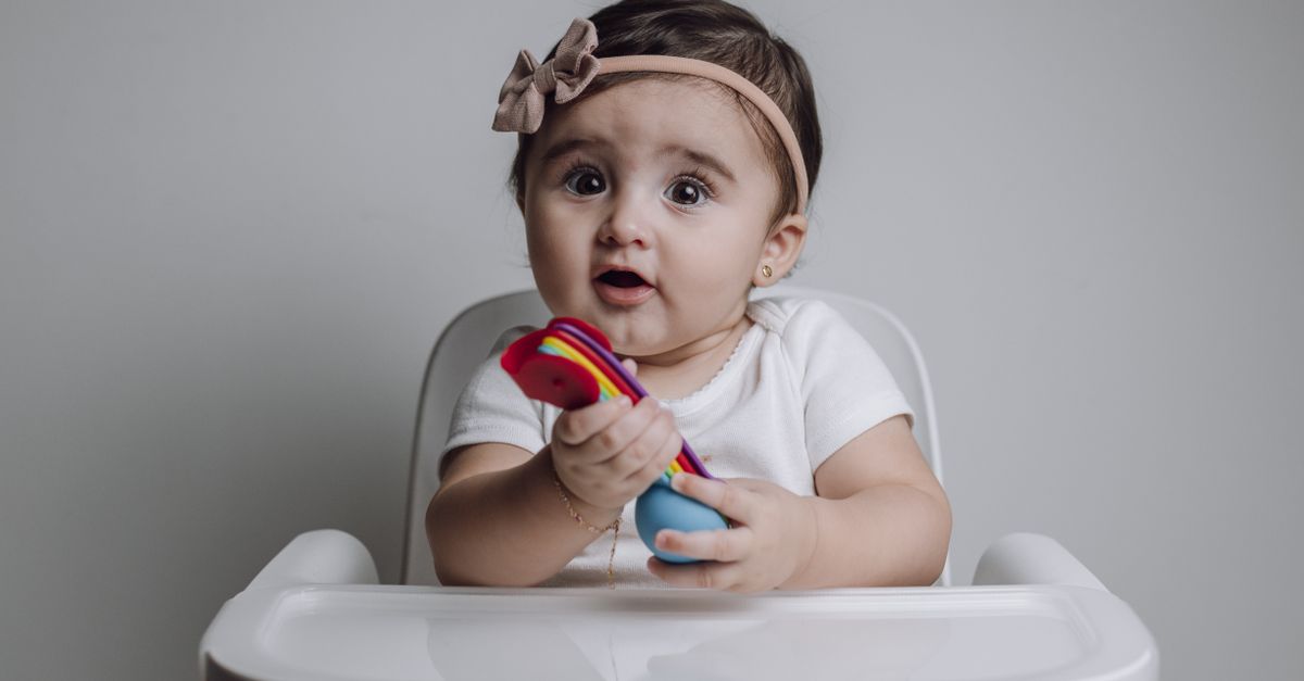 كيف تتطور رؤية طفلك؟ رحلة من الضوء إلى الوضوح
